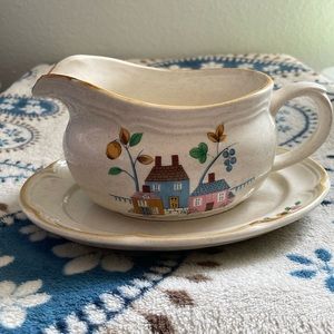 Vintage Heartland gravy boat and drip plate